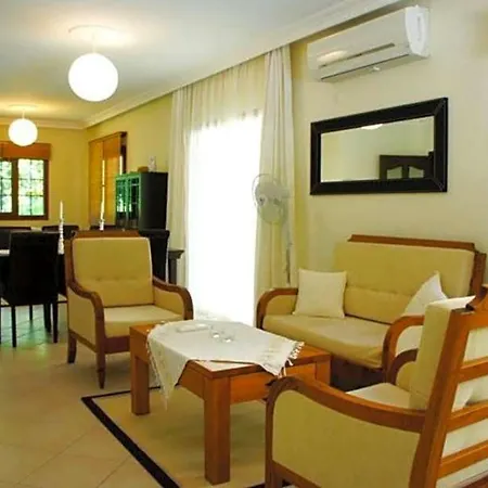 Sleeps 6 Pool Air Con Wifi فيلة