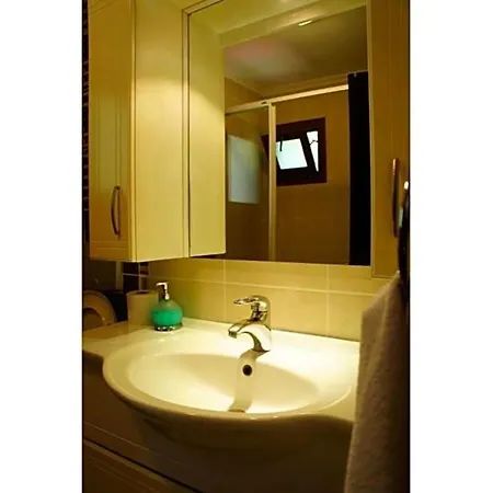 فيلة Sleeps 6 Pool Air Con Wifi غوجيك