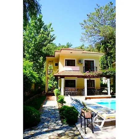 Villa Sleeps 6 Pool Air Con Wifi