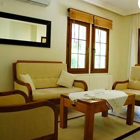 Villa Sleeps 6 Pool Air Con Wifi *