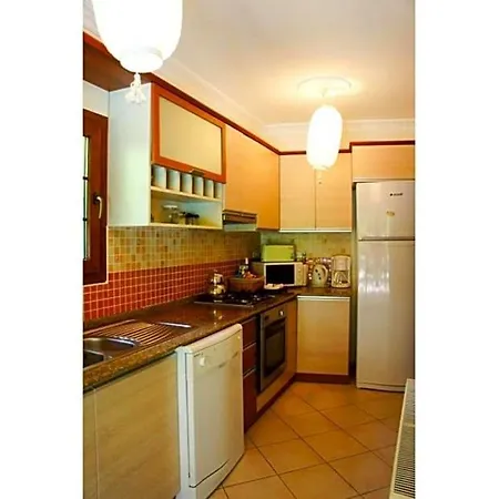 Villa Sleeps 6 Pool Air Con Wifi *