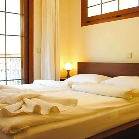 Villa Sleeps 6 Pool Air Con Wifi *