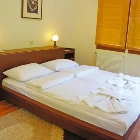 Villa Sleeps 6 Pool Air Con Wifi